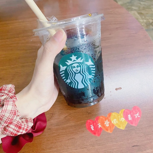 バイ・ルー(白鹿)がむくみ対策のために飲むスタバのアイスコーヒーの画像(画像出典:バイ・ルー(白鹿)公式RED)